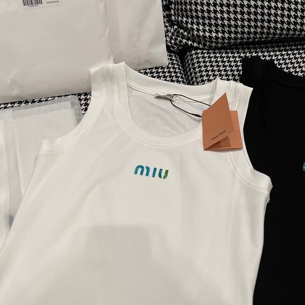 目を惹くカラーミュウミュウ スーパーコピー ロゴ コットンTシャツ 2色 myz77338